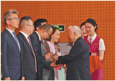 护佑生命，聚力开创健康新局