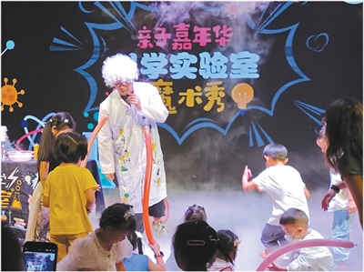 当电影院不再只放电影（人民眼·提振消费）