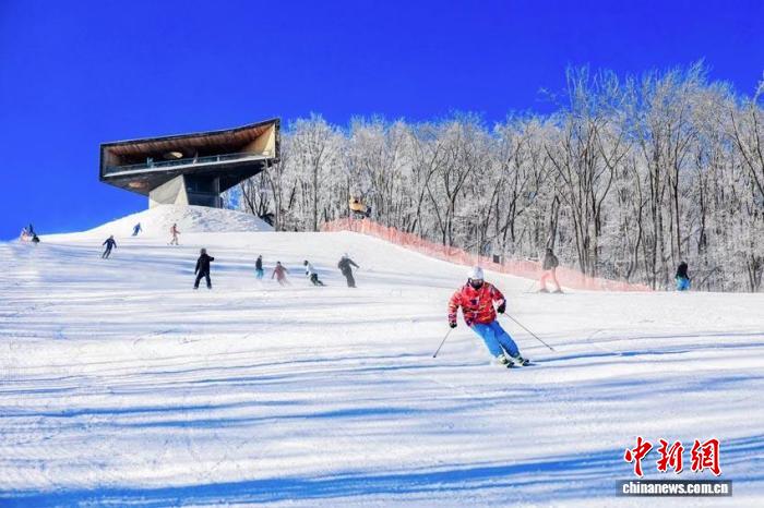 “空中ICU”护航长春大冬会雪上赛事 直升机搭建极速生命通道