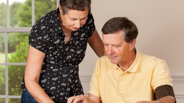 纯奶立大功？医生调查发现：老人若常喝纯奶，这些好处不请自来，关键在于喝对喝够才见效