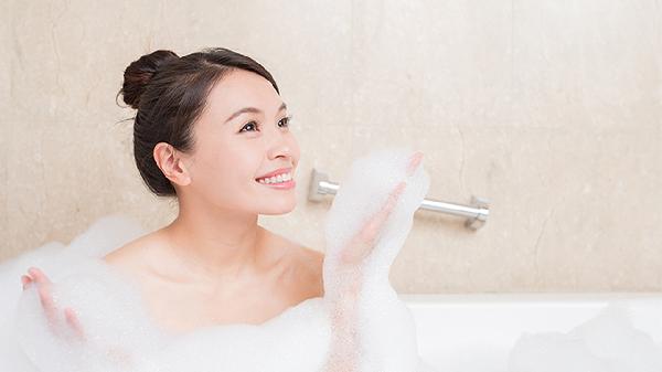 洗澡立大功：医生发现：经常洗澡的老年人，或有这 5 大好处！