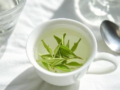 年过60岁喝茶可能惹祸上身？医生直言：这些茶喝错了，别再拿身体开玩笑