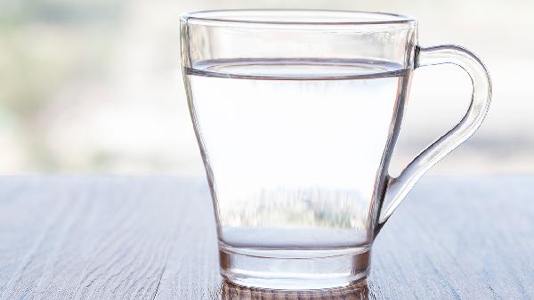 血栓是喝水喝出来的?提醒:55岁后不想血管堵塞,3种水不能多喝-易网健康<a href=/jkys/ target=_blank class=infotextkey>养生</a>网 血栓是喝水喝出来的?提醒:55岁后不想血管堵塞,3种水不能多喝