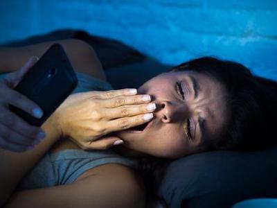 频繁熬夜智力会退化？医生苦劝：不论年龄大小，熬夜或有6后果
