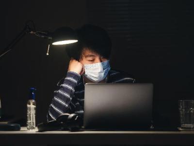 医生强调：最伤害肾脏的行为，不是熬夜！而是频繁的去做这4件事
