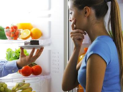 27岁女子确诊胃癌，提醒：冰箱久置的3种食物，或是癌症帮凶