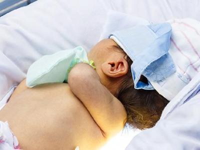 母乳放冰箱保存多久为好