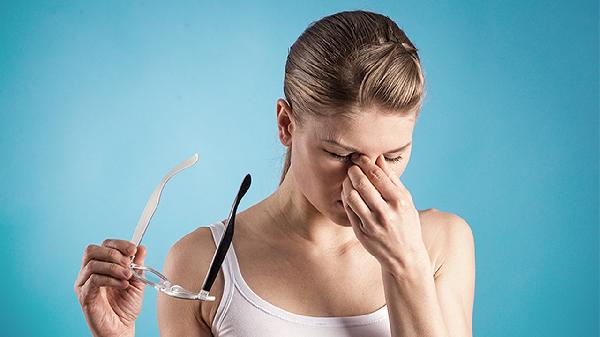 女朋友眼睛周围一圈有点发黑是怎么回事