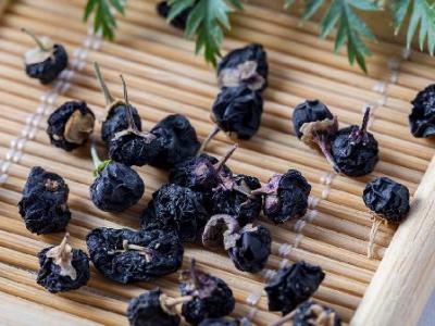 黑枸杞泡水喝的功效与作用是什么