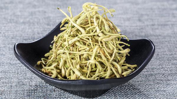 金银花泡水喝的功效